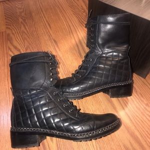 Vince Camuto Joanie Moto Boot w/ chain detail Sz 9